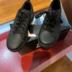 Adidas plain black sneaker low top shoe